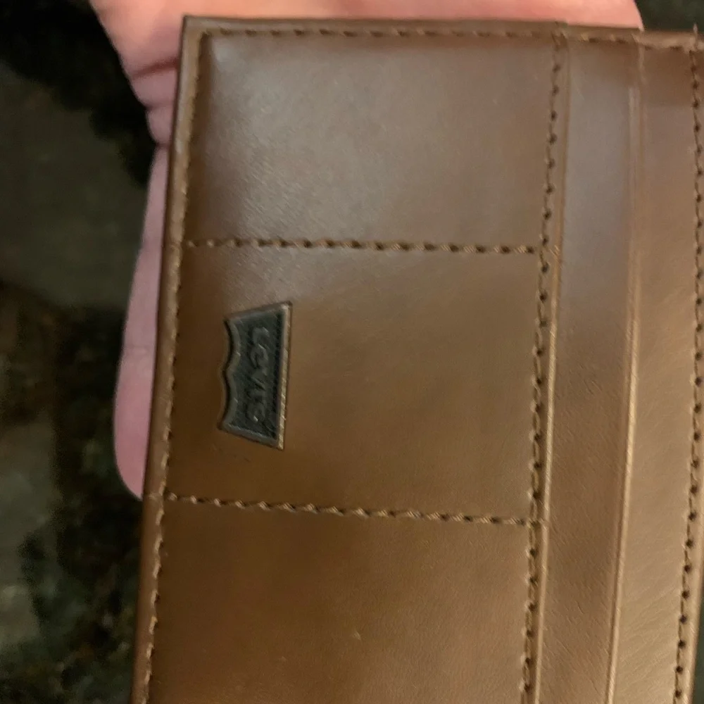Levi’s Mens Small Magnetic Wallet, Brown, Brown Not Tan, NWOT, Never Used - Picture 7 of 11
